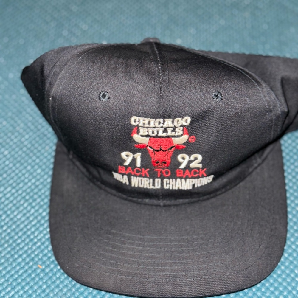 Vintage 1991-92 Chicago Bulls Back to Back World Champs Snapback - Black